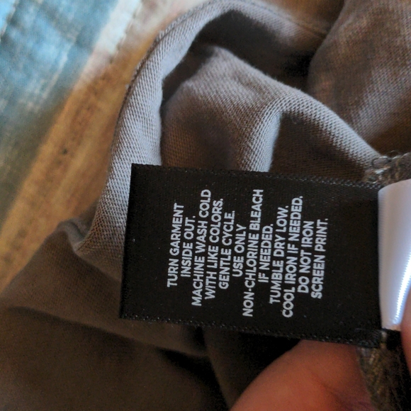 Torrid LoveSick Gray Wash Front Slash Palm Dreams Graphic Tank Top, size 0x - Picture 11 of 12